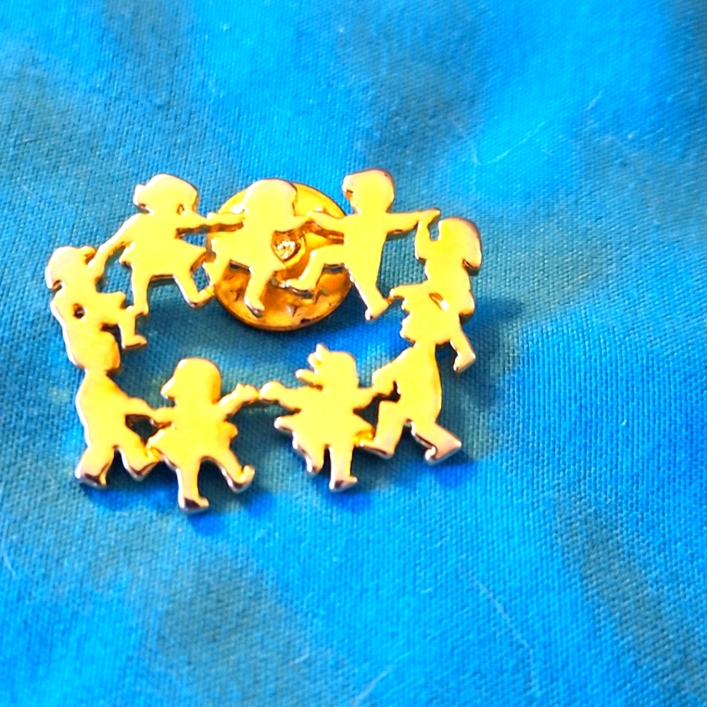 Vtg …Children Pin